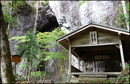 岩舟の滝の風景