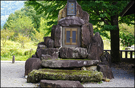 村上神社と播隆塔風景画像