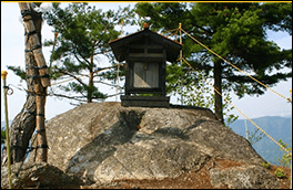 天ヶ岩と天ヶ岩屋の景色