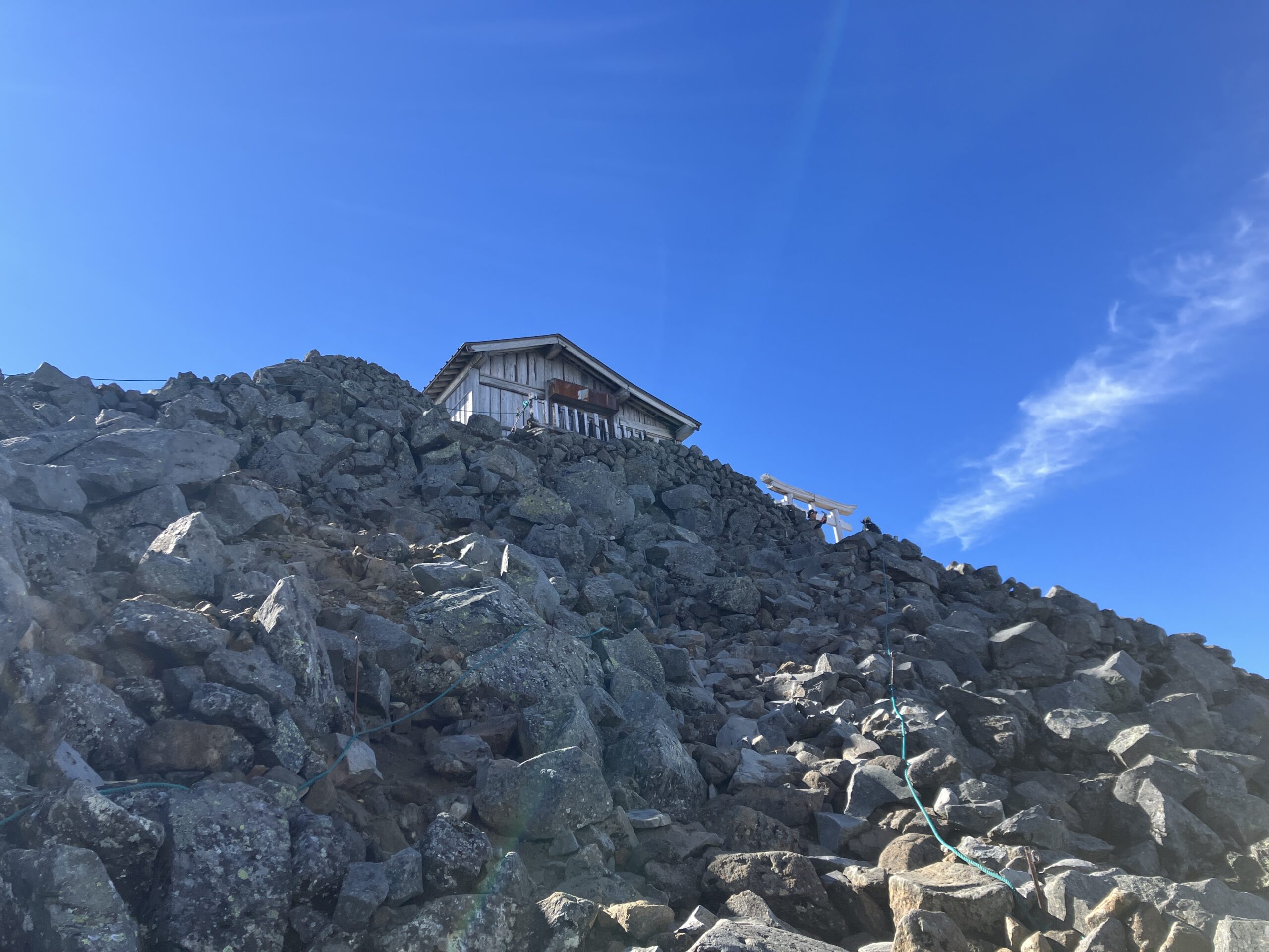 剣ヶ峰山頂の乗鞍本宮