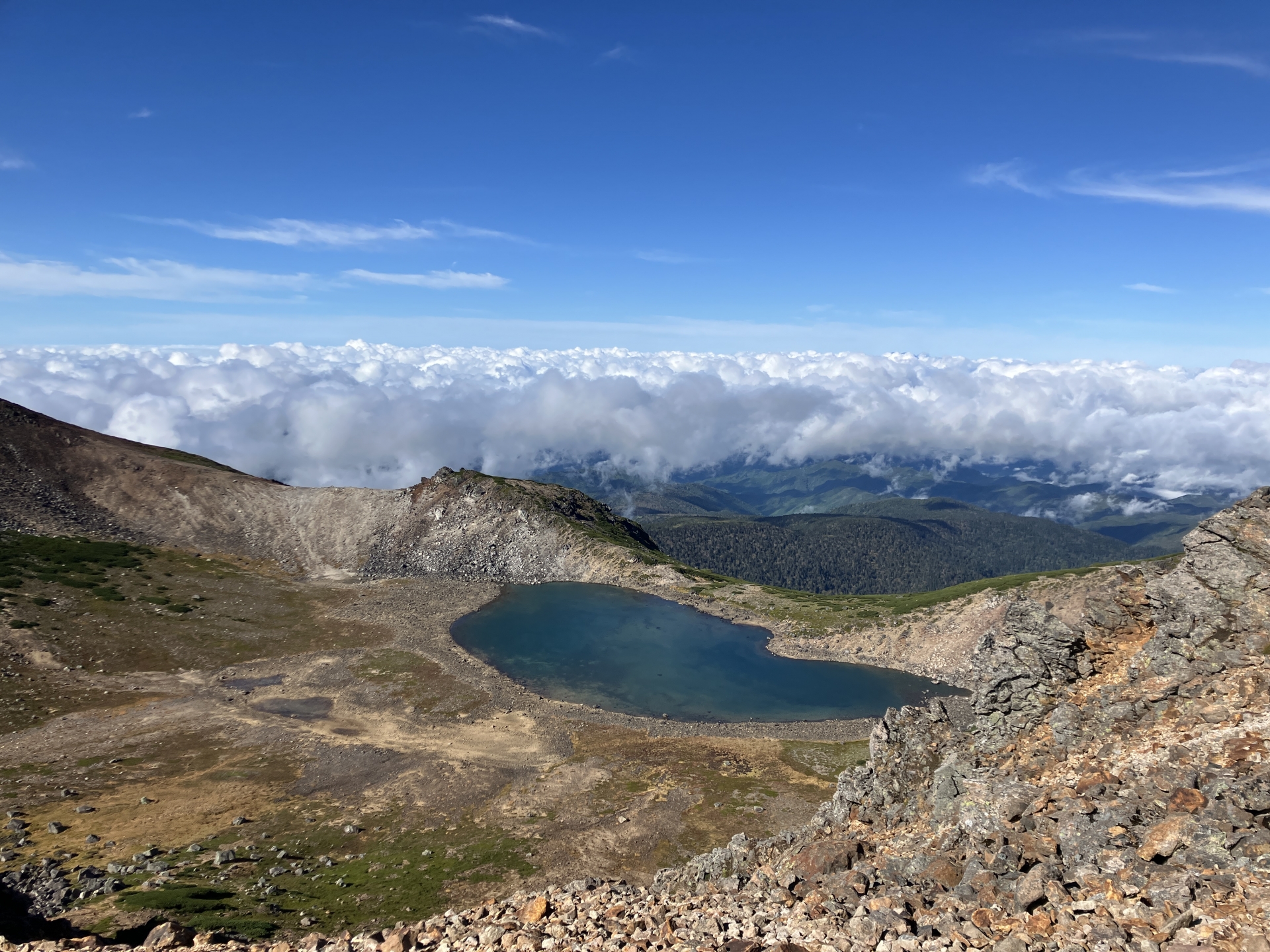 頂上直下の権現池